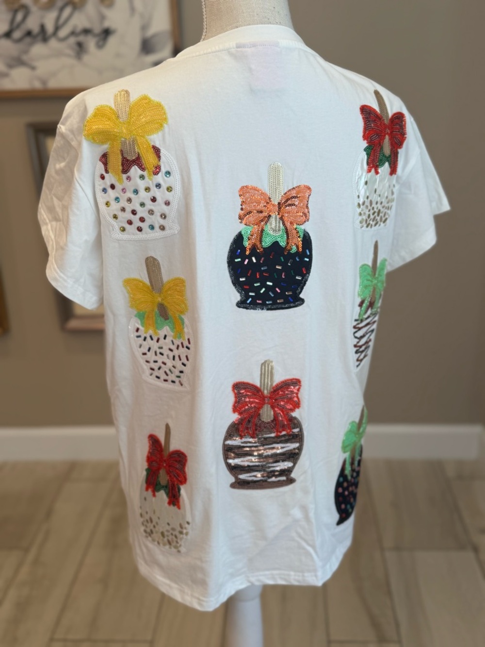 NWOT! QUEEN OF SPARKLES Sequin Candy Apple Tee - Picture 6 of 10